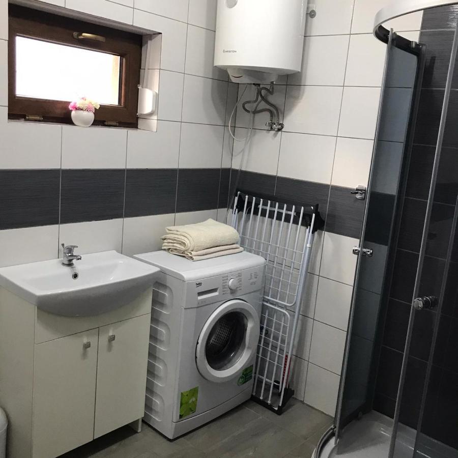 Urokliwy Domek Nad Brzegiem Jeziora Lubiatow  Bagian luar foto