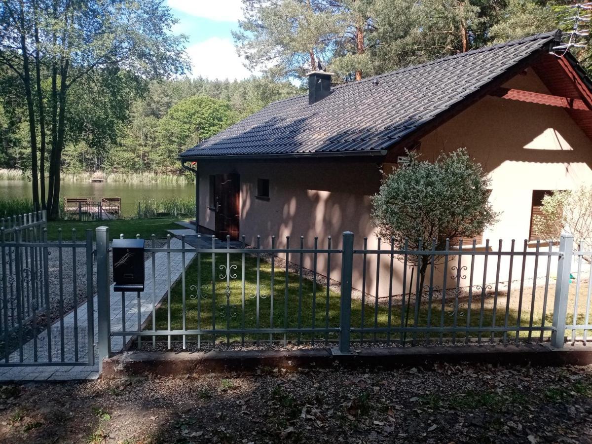 Urokliwy Domek Nad Brzegiem Jeziora Lubiatow  Bagian luar foto