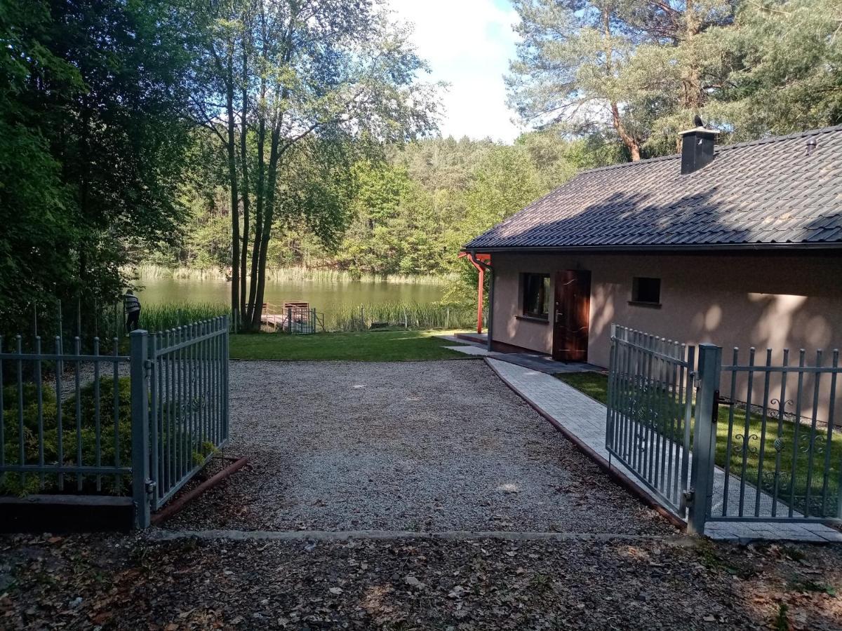 Urokliwy Domek Nad Brzegiem Jeziora Lubiatow  Bagian luar foto