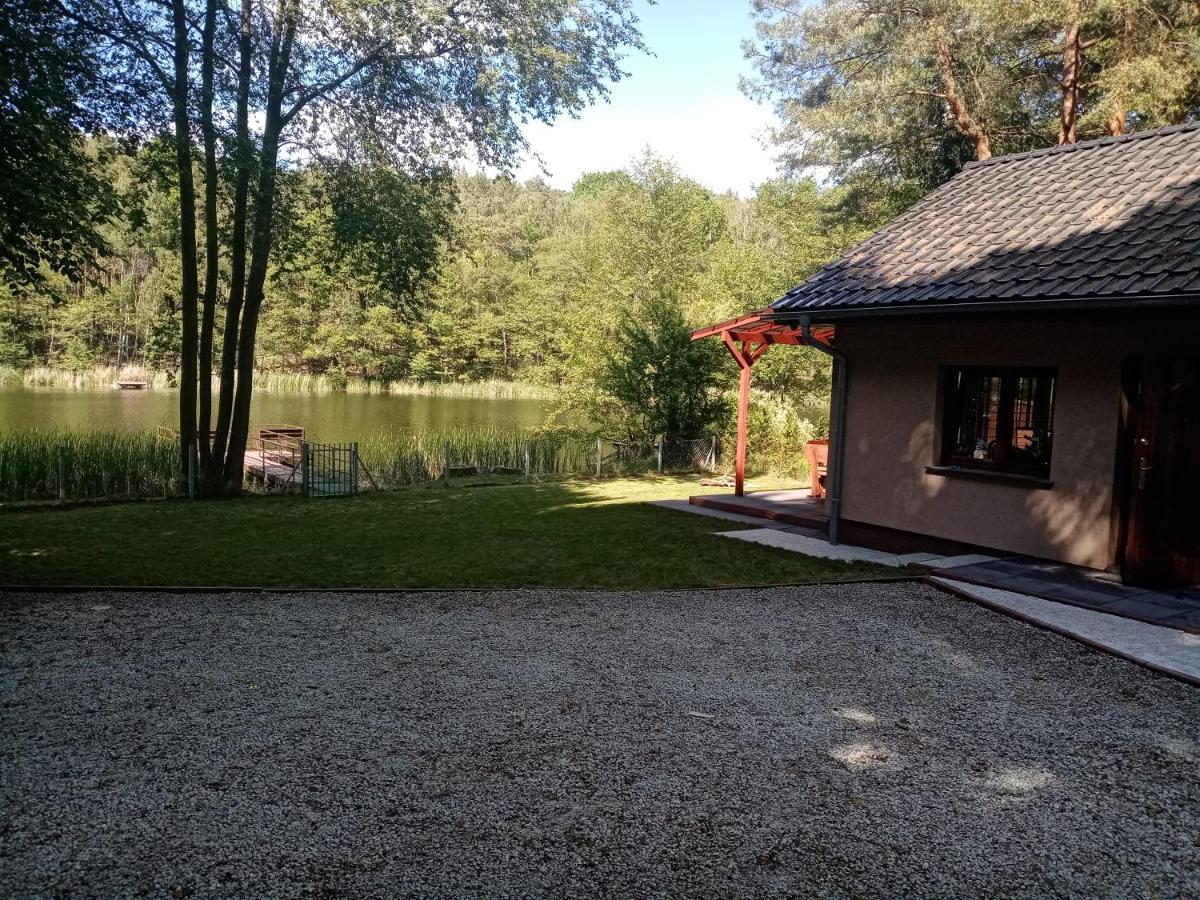 Urokliwy Domek Nad Brzegiem Jeziora Lubiatow  Bagian luar foto